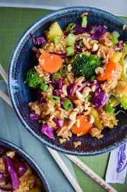 Kung Pao Quinoa Bowl with Broccoli, Chickpea, Carrots and Peanuts
